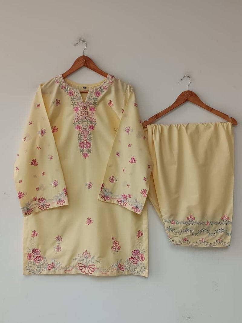 Women ready to wear lawn collection - Image 2