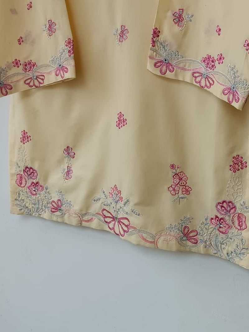 Women ready to wear lawn collection - Image 4