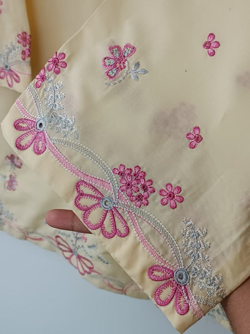 Women ready to wear lawn collection - Image 6